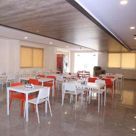Hotel Rn Grand Vijayawāda 外观 照片