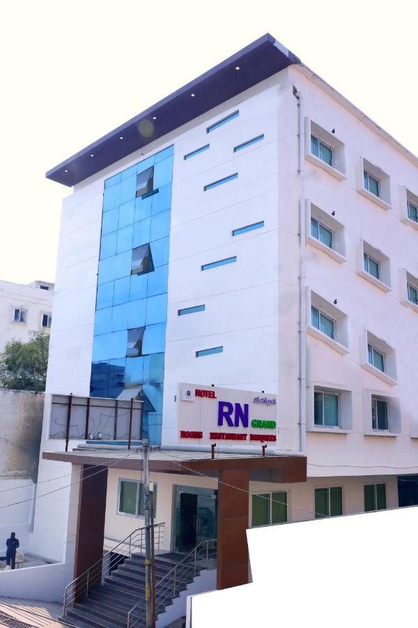 Hotel Rn Grand Vijayawāda 外观 照片