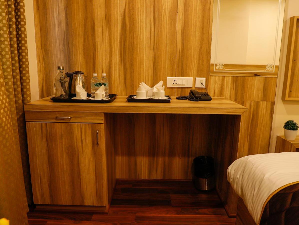Hotel Rn Grand Vijayawāda 外观 照片