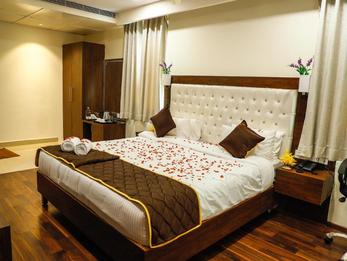 Hotel Rn Grand Vijayawāda 外观 照片