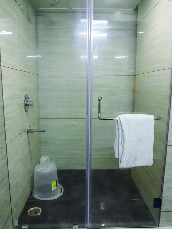 Hotel Rn Grand Vijayawāda 外观 照片
