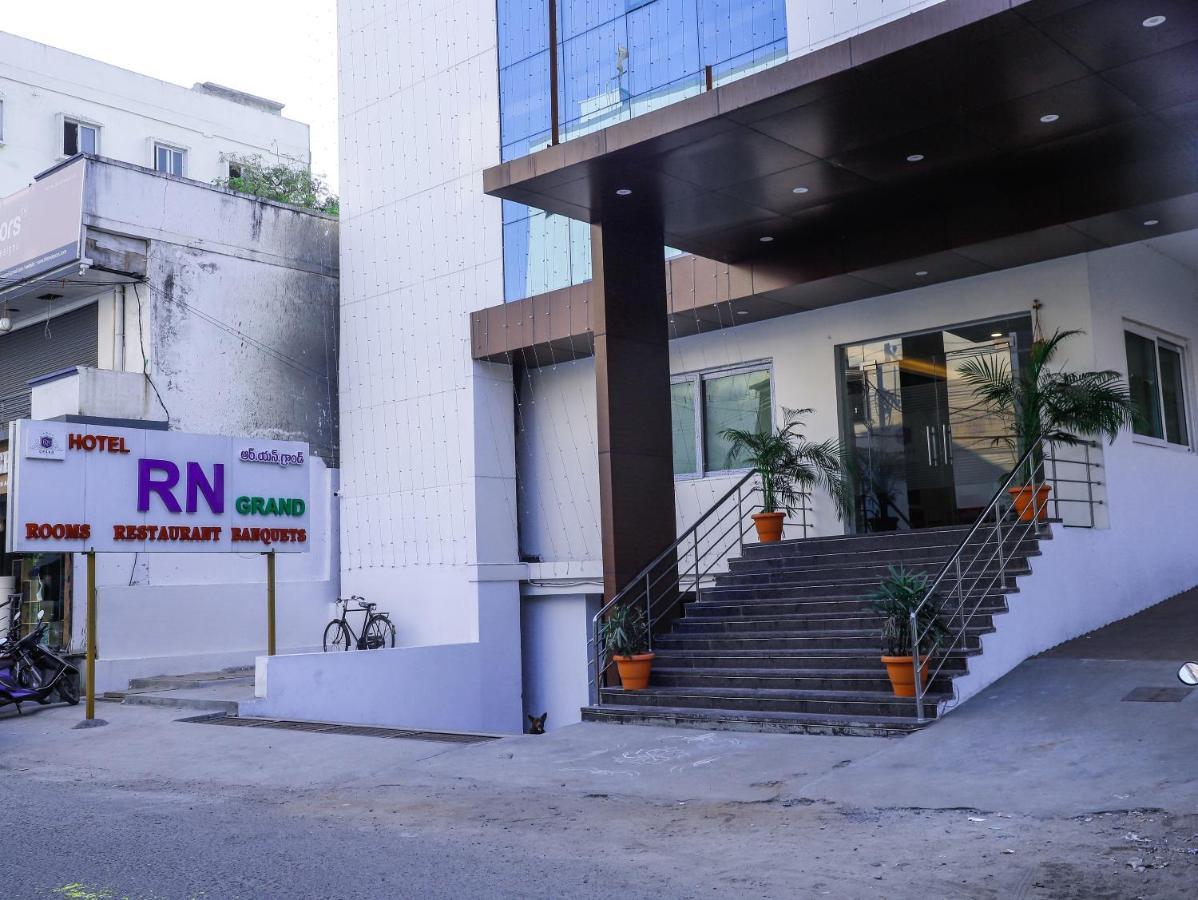 Hotel Rn Grand Vijayawāda 外观 照片