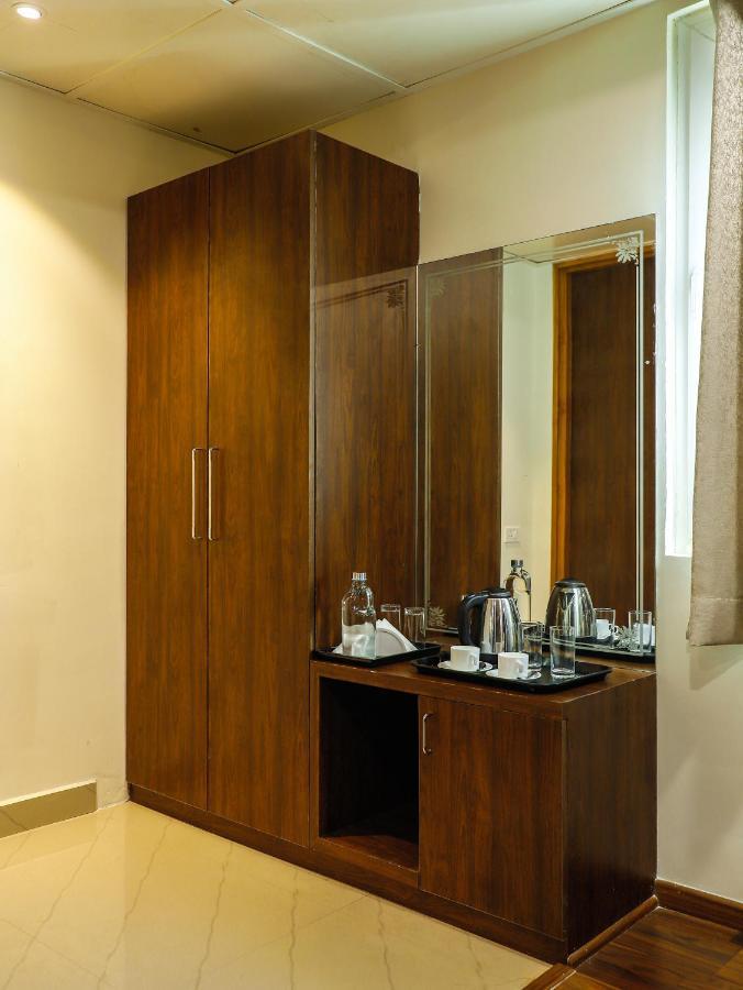 Hotel Rn Grand Vijayawāda 外观 照片