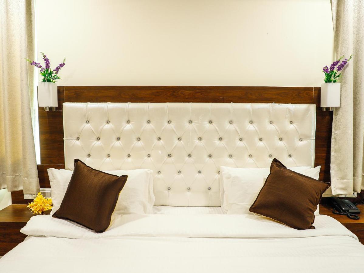 Hotel Rn Grand Vijayawāda 外观 照片