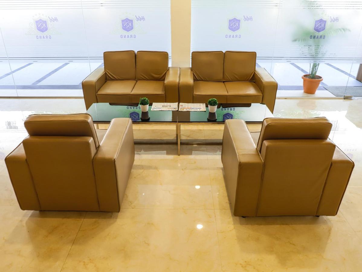 Hotel Rn Grand Vijayawāda 外观 照片