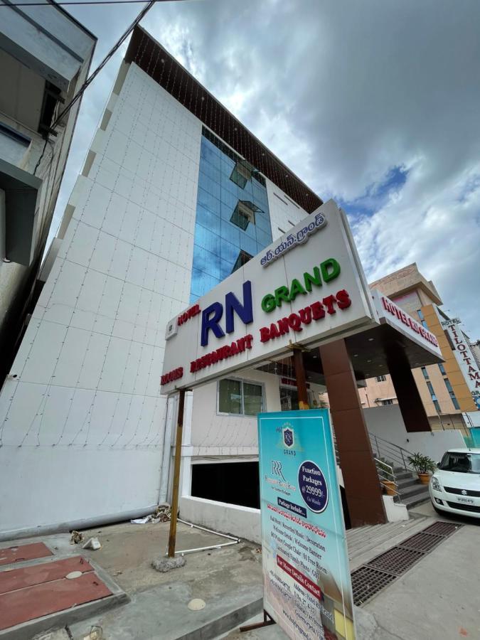Hotel Rn Grand Vijayawāda 外观 照片