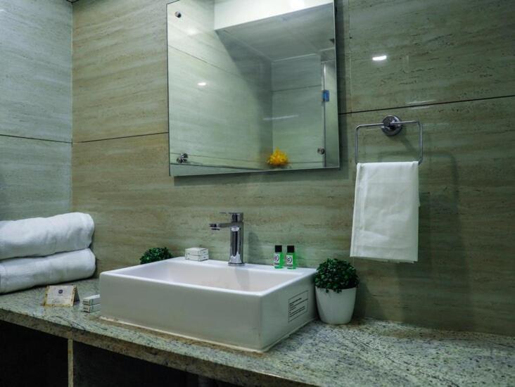 Hotel Rn Grand Vijayawāda 外观 照片