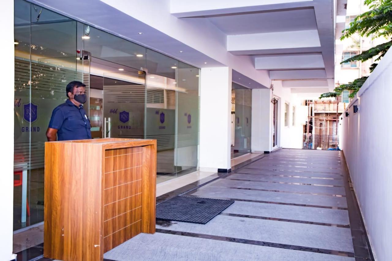 Hotel Rn Grand Vijayawāda 外观 照片