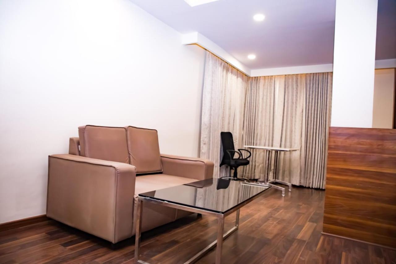Hotel Rn Grand Vijayawāda 外观 照片