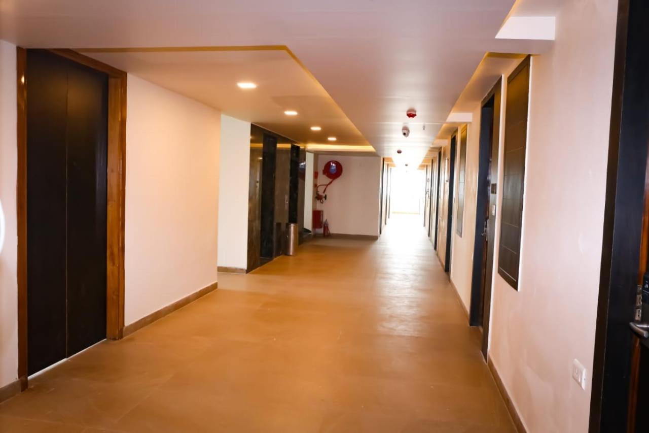 Hotel Rn Grand Vijayawāda 外观 照片