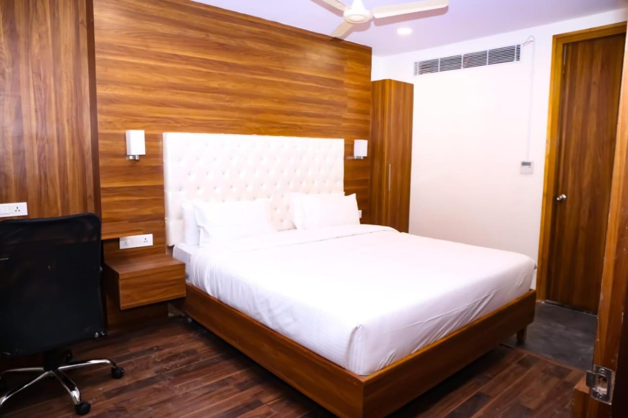 Hotel Rn Grand Vijayawāda 外观 照片
