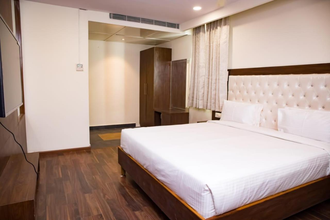 Hotel Rn Grand Vijayawāda 外观 照片