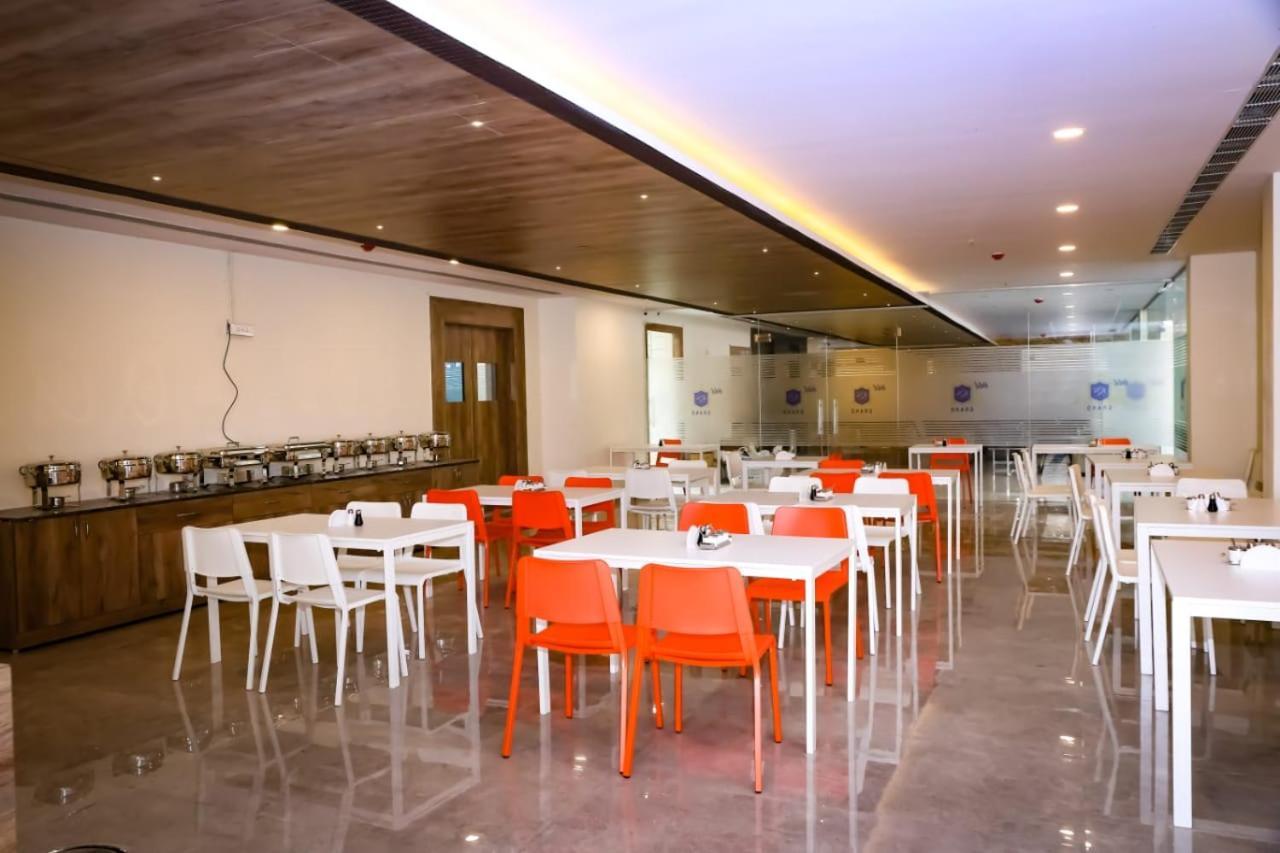 Hotel Rn Grand Vijayawāda 外观 照片