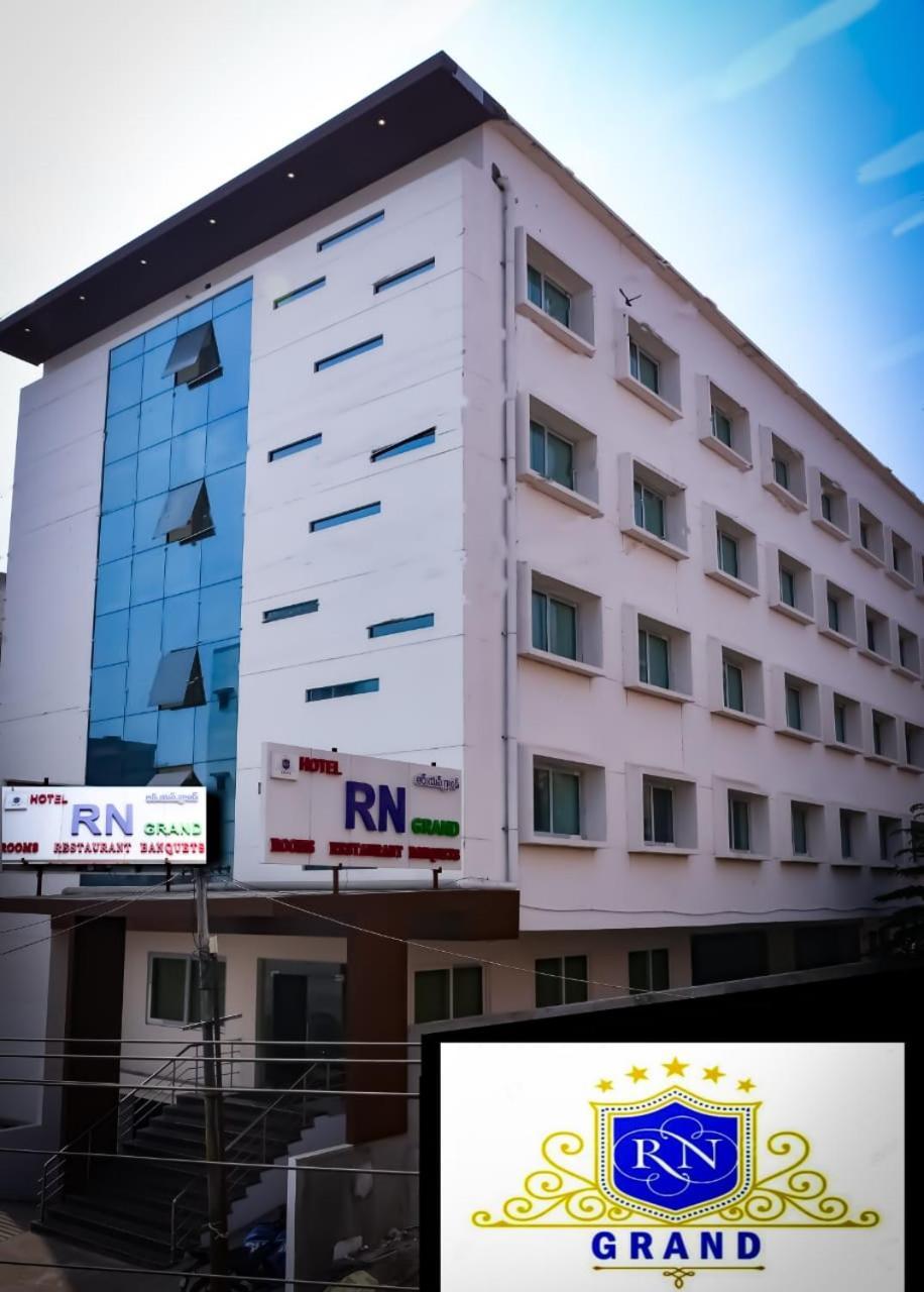 Hotel Rn Grand Vijayawāda 外观 照片